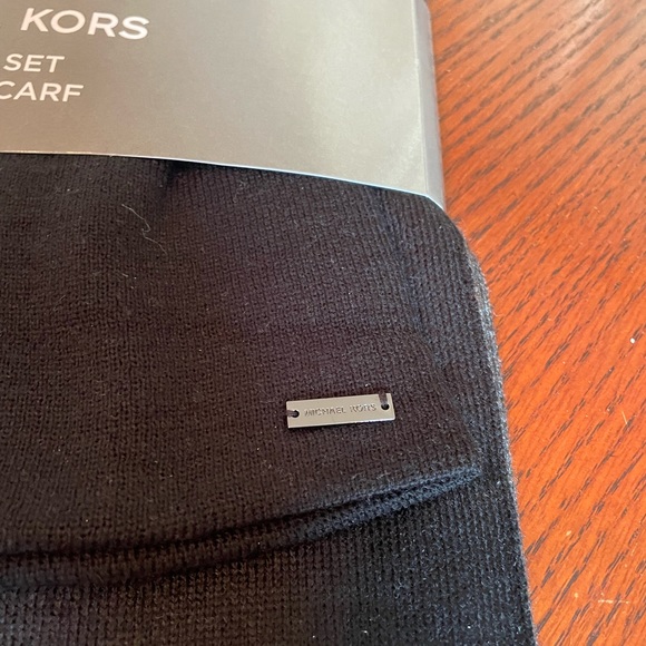 Michael Kors women’s hat and scarf combo.  Black and gray.  NWT’s - Picture 2 of 4